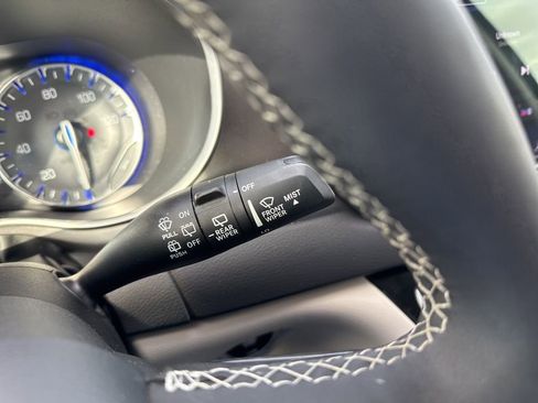 Used 2024 Chrysler Pacifica Touring-L image 36