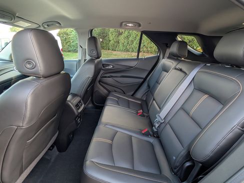 Used 2022 Chevrolet Equinox Premier image 32