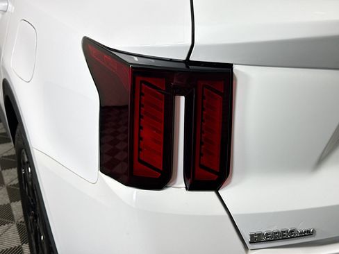 Used 2024 Kia Sorento S FWD image 36