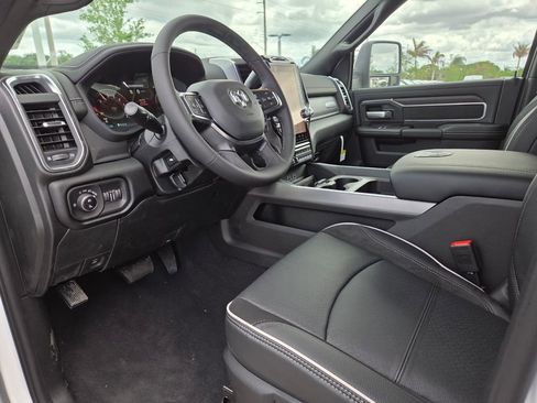 New 2026 RAM 2500 Laramie AWD/4WD image 13