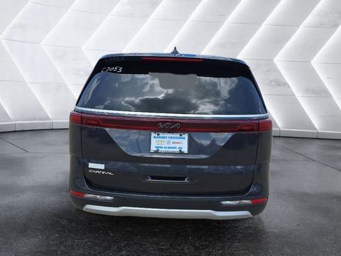 Used 2023 Kia Carnival LX FWD image 6