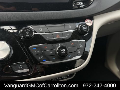 Used 2022 Chrysler Voyager LX FWD image 20