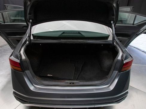 Used 2024 Nissan Altima 2.5 SV image 19