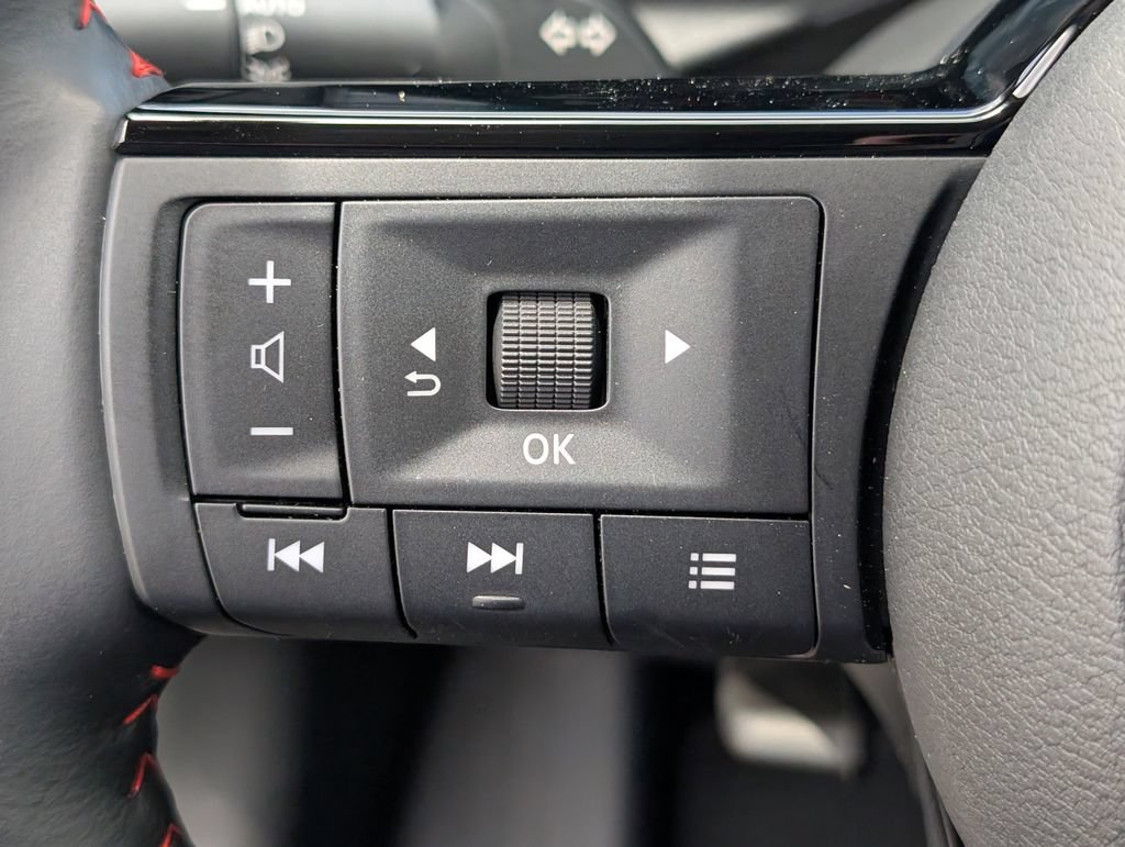 Certified 2025 Nissan Kicks SR FWD image 18