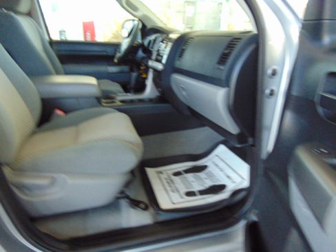 Used 2010 Toyota Tundra SR5 image 8