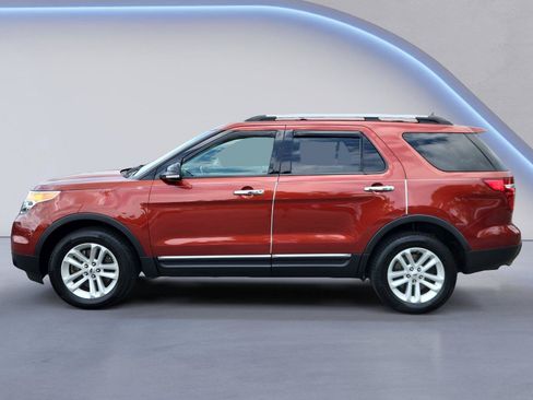 Used 2014 Ford Explorer XLT w/ Equipment Group 202A AWD/4WD image 6