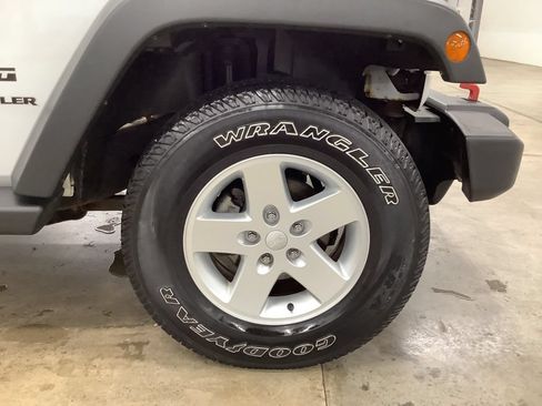 Used 2017 Jeep Wrangler Sport w/ Quick Order Package 24S AWD/4WD image 20