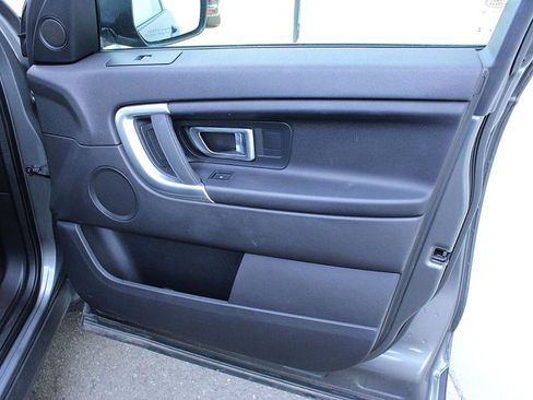 Used 2017 Land Rover Discovery Sport SE image 22