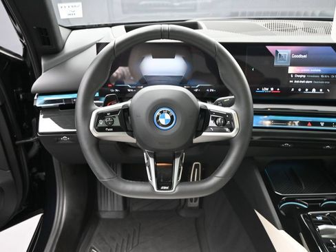 Used 2025 BMW i5 xDrive40 w/ M Sport Package AWD/4WD image 6