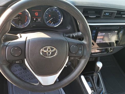 Used 2018 Toyota Corolla LE FWD image 9