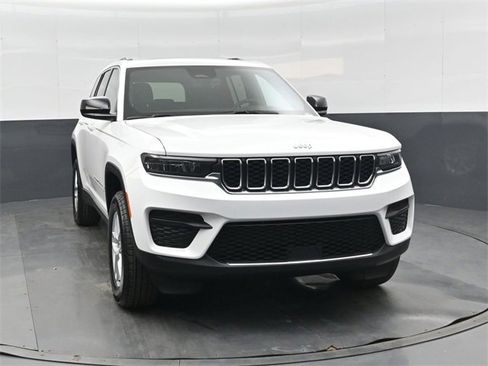 New 2025 Jeep Grand Cherokee Laredo image 10