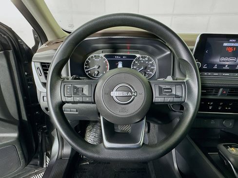 Used 2023 Nissan Rogue S image 15