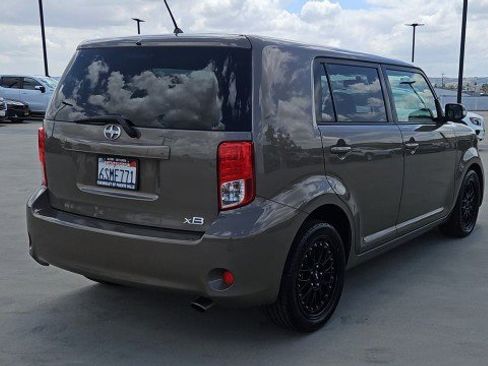 Used 2011 Scion xB FWD image 8