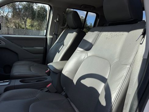 Used 2019 Nissan Frontier SL image 38