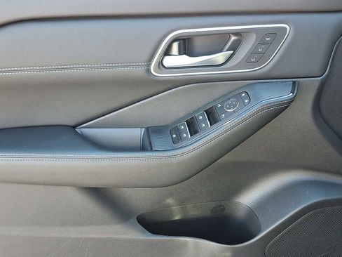 Used 2024 Nissan Rogue Platinum image 13