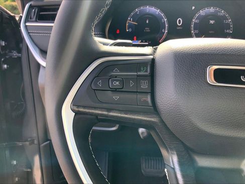 New 2025 Jeep Grand Cherokee Limited w/ Luxury Tech Group II image 16