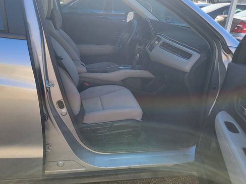 Used 2019 Honda HR-V LX image 9