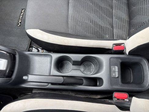 Used 2022 Nissan Versa SV image 27