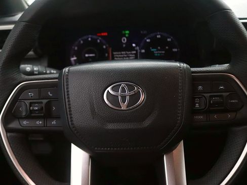 Used 2025 Toyota Tacoma TRD Off-Road image 16