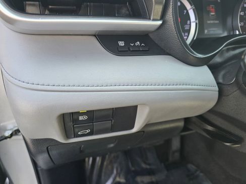 Used 2022 Toyota Highlander LE FWD image 19