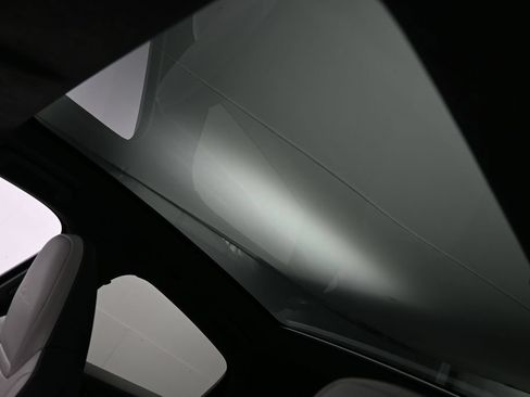 Certified 2025 Porsche Cayenne Turbo AWD/4WD image 10