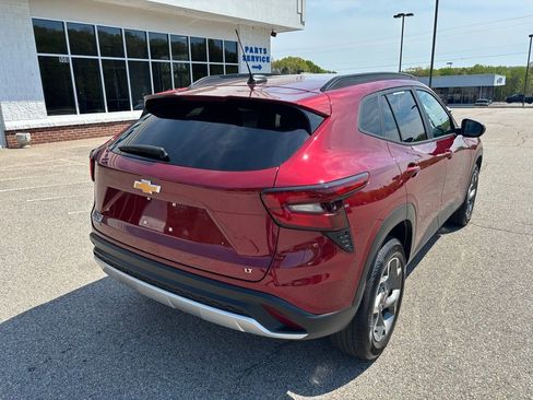 Used 2025 Chevrolet Trax LT image 7