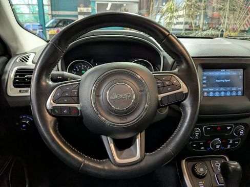 Used 2018 Jeep Compass Latitude w/ Popular Equipment Group AWD/4WD image 2