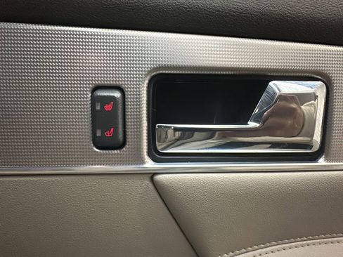 Used 2012 Lincoln MKX AWD image 17