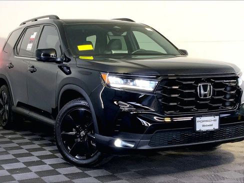 Used 2025 Honda Pilot Black Edition image 9