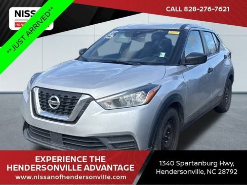 Used 2020 Nissan Kicks S image 1