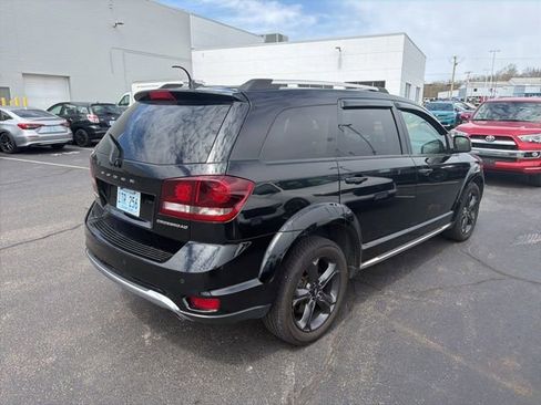Used 2018 Dodge Journey Crossroad w/ Nav & Sun Group FWD image 2