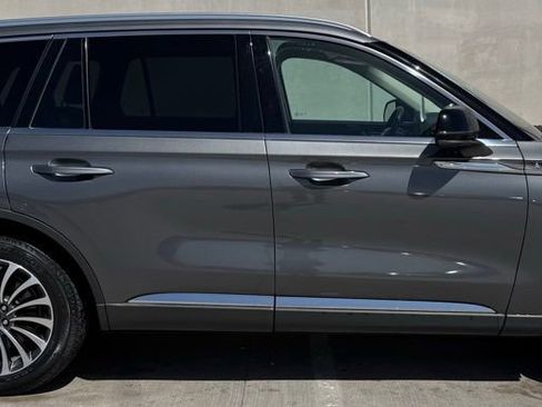 Used 2023 Lincoln Aviator 2WD w/ Premium Package image 3