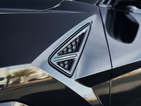 Used 2025 Lamborghini Urus SE image 9