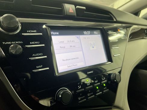 Used 2020 Toyota Camry LE image 14