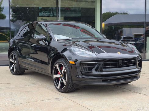 Certified 2023 Porsche Macan S AWD/4WD image 7