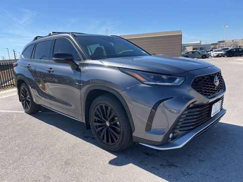Used 2024 Toyota Highlander XSE image 3
