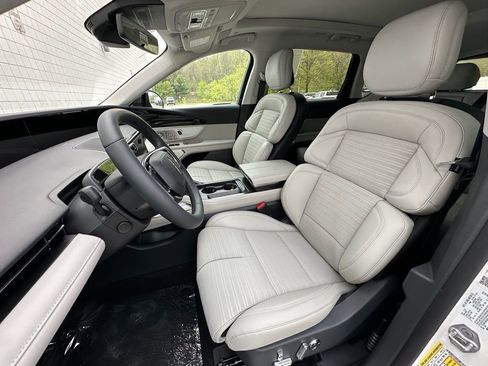 New 2026 Lincoln Nautilus Reserve AWD/4WD image 16