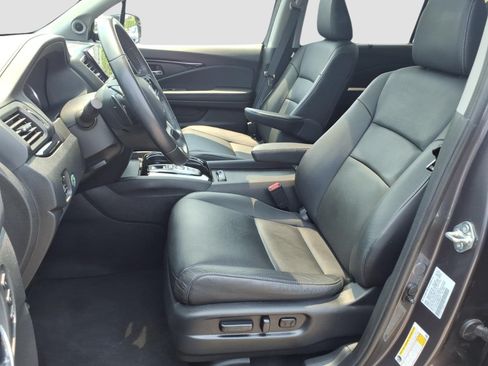Used 2021 Honda Pilot Touring image 12