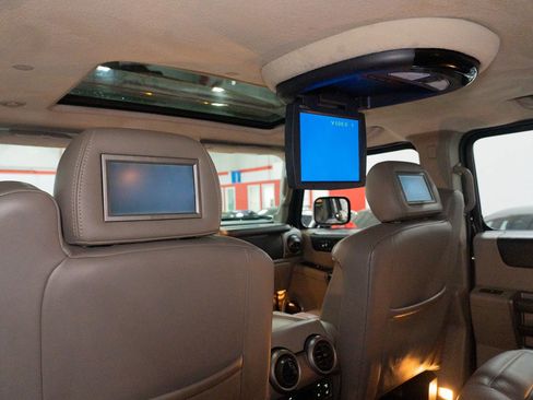Used 2003 HUMMER H2 w/ Preferred Equipment Group image 29