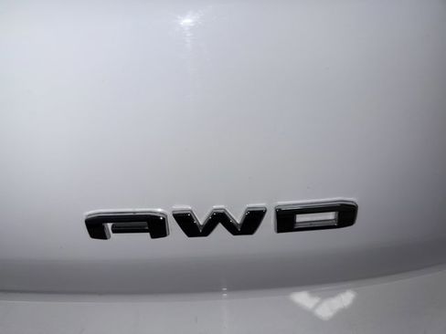 Used 2024 GMC Terrain SLE image 31