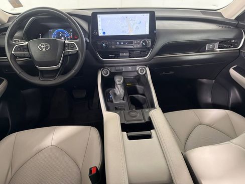 Used 2025 Toyota Grand Highlander XLE image 24