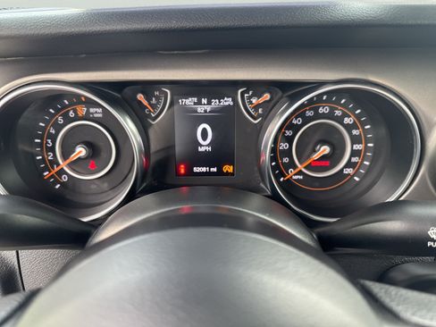 Used 2019 Jeep Wrangler Sport AWD/4WD image 13