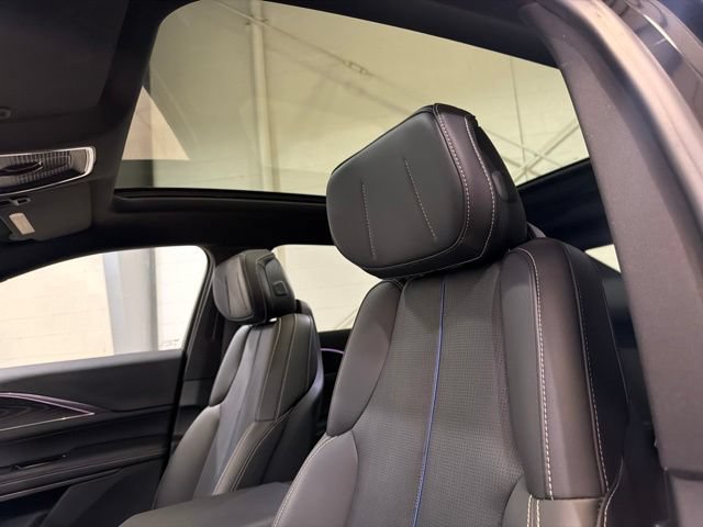 Used 2024 Cadillac Lyriq Luxury RWD image 21