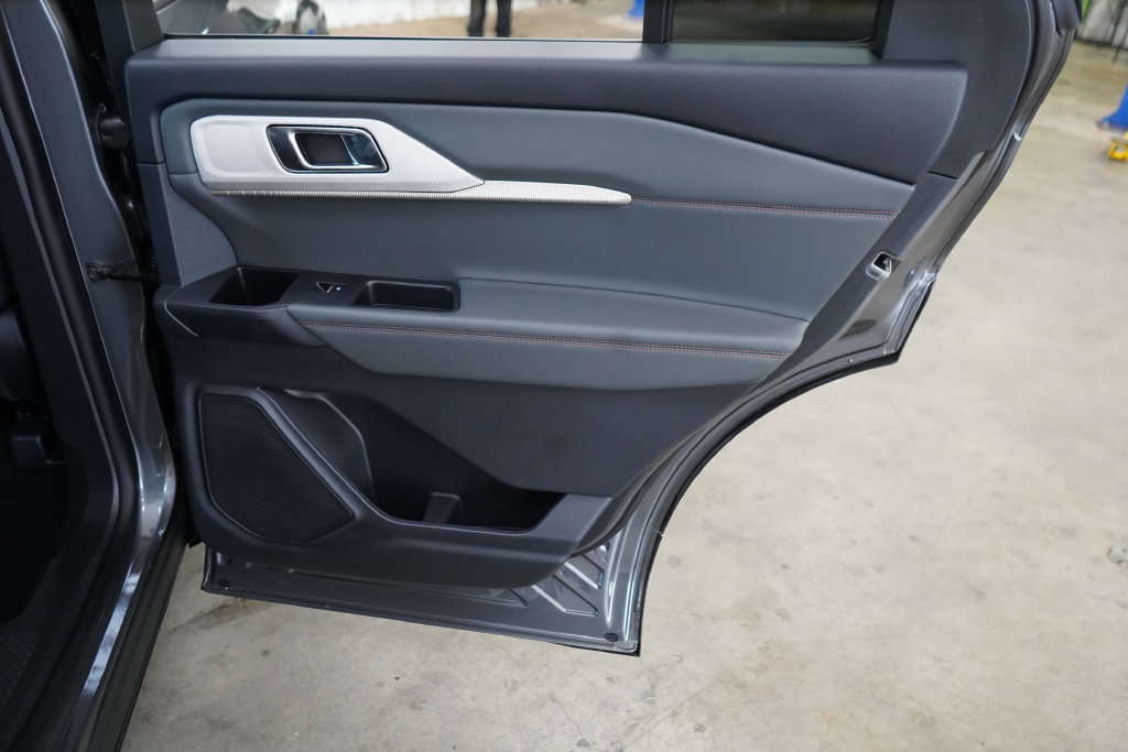 New 2026 Ford Explorer Active RWD image 23