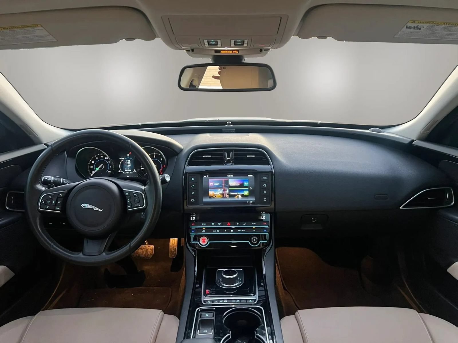 Used 2017 Jaguar XE RWD image 21