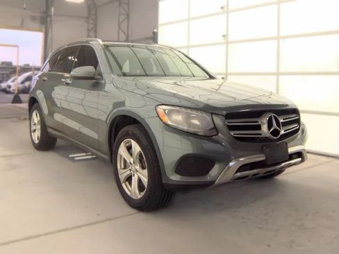 Used 2016 Mercedes-Benz GLC 300 4MATIC w/ Multimedia Package image 4