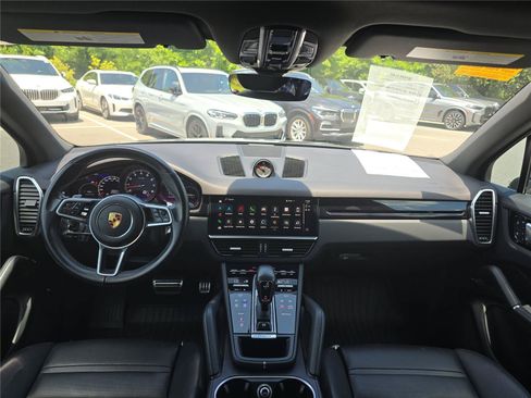 Used 2022 Porsche Cayenne S AWD/4WD image 17