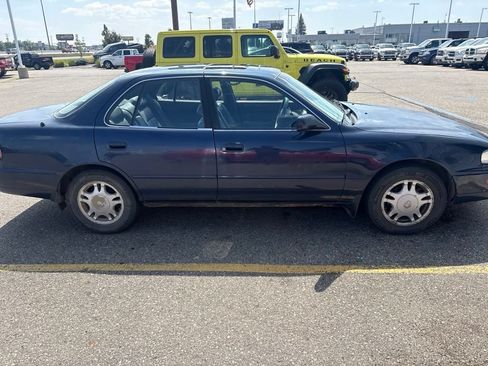Used 1994 Toyota Camry XLE FWD image 2