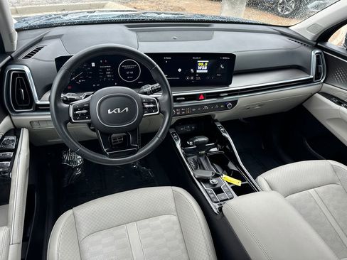 Used 2024 Kia Sorento SX image 22