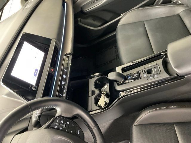 Used 2025 Toyota Prius XLE FWD image 21